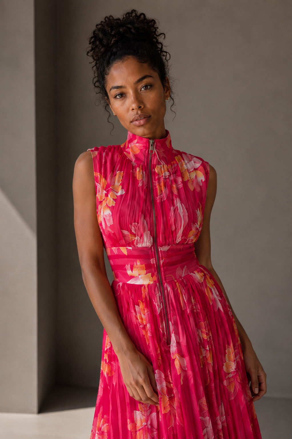 Mono plisado en Fucsia — detalle