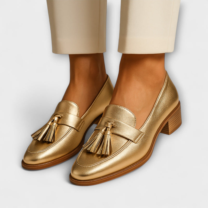Mocasines Celeste en Oro con Elegantes Borlas