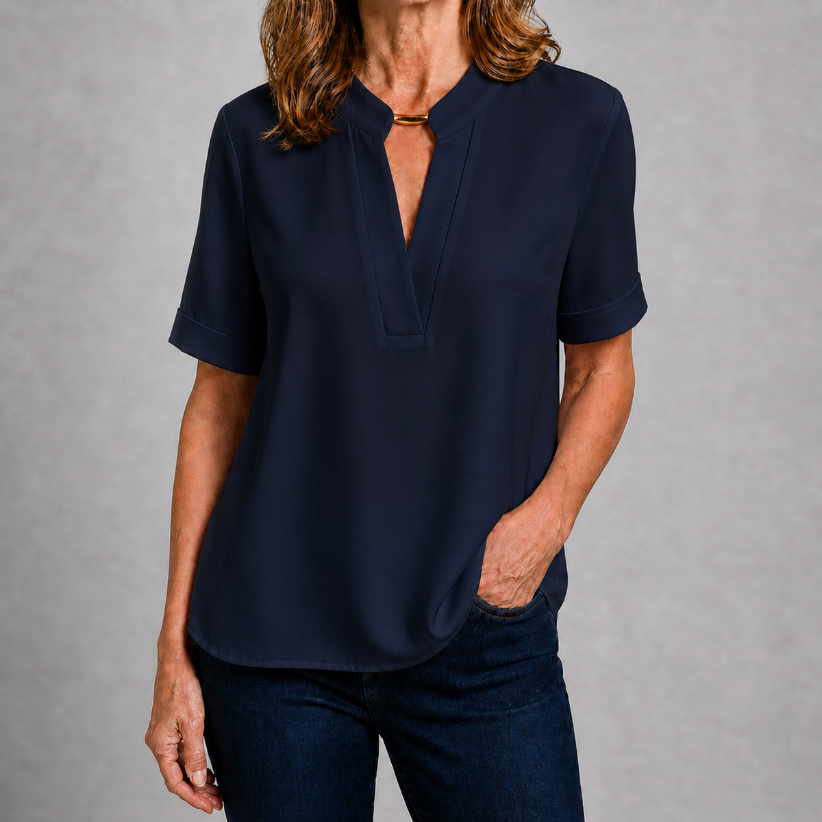 Elena | Blusa Chic con Cuello en V · Elegancia Diaria