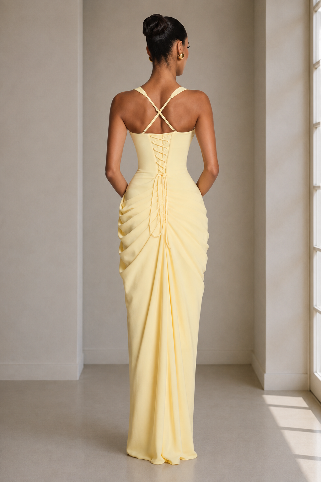 ISABELA en Amarillo Limón, espalda con tirantes cruzados