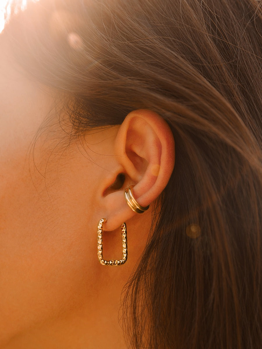 Pendientes Geométricos Dorados de Alma Sotelo — foto 3