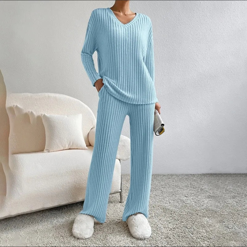 Conjunto Rayas Escote Pico y Pantalón de Alma Sotelo — foto 2 de 25