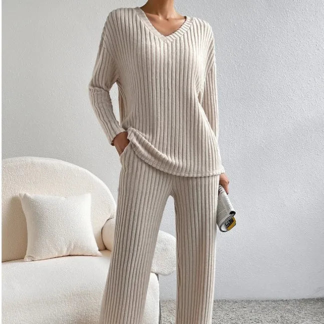 Conjunto Rayas Escote Pico y Pantalón de Alma Sotelo — foto 1 de 25