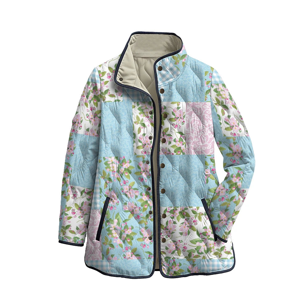Chaqueta acolchada con patchwork floral en celeste y arena