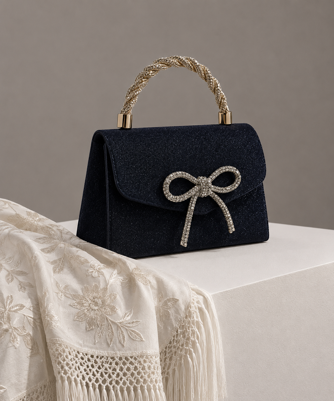 Bolso de Lazo Alma Sotelo en Azul Marino — la pieza