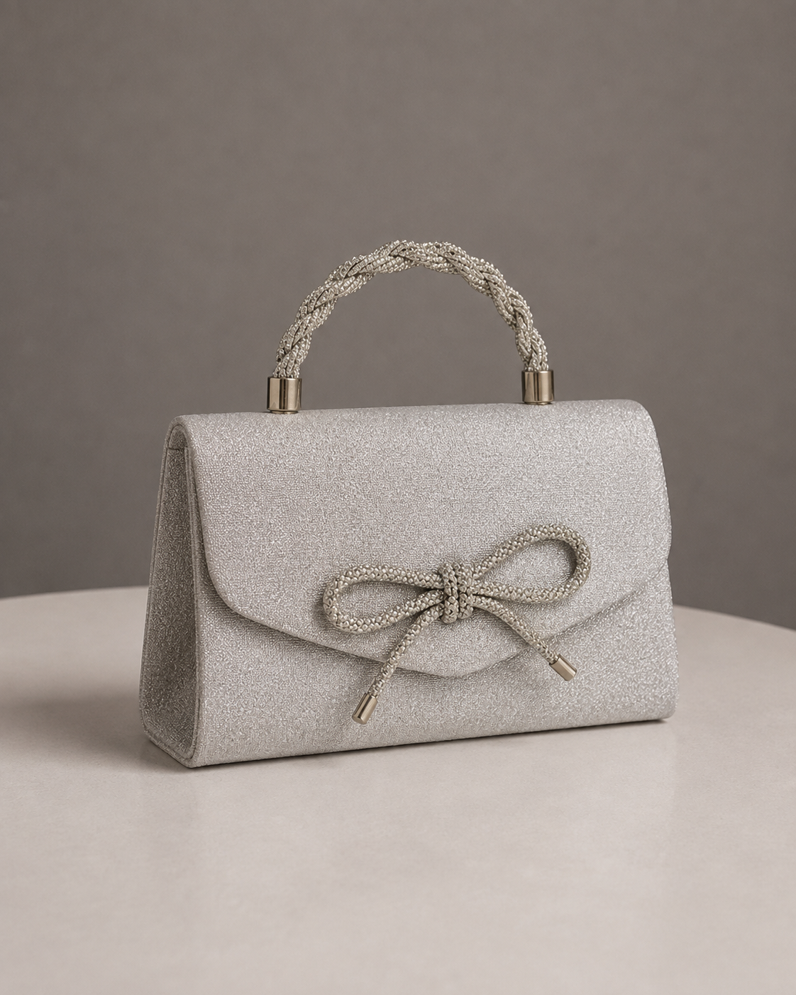 Bolso de Lazo Alma Sotelo en Gris Plata — la pieza