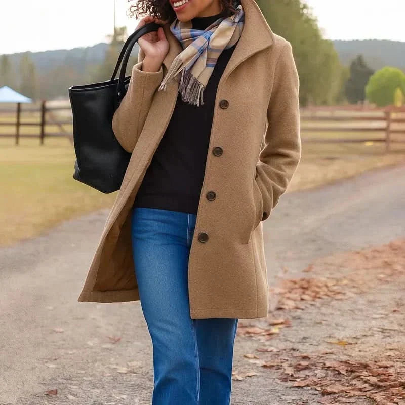 Mercedes - Abrigo de paño camel, look de calle