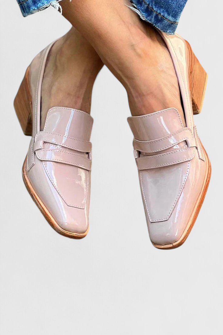 Mocasines de Cuero Patente Rosa Sasha con Punta Cuadrada y Tacón Alto