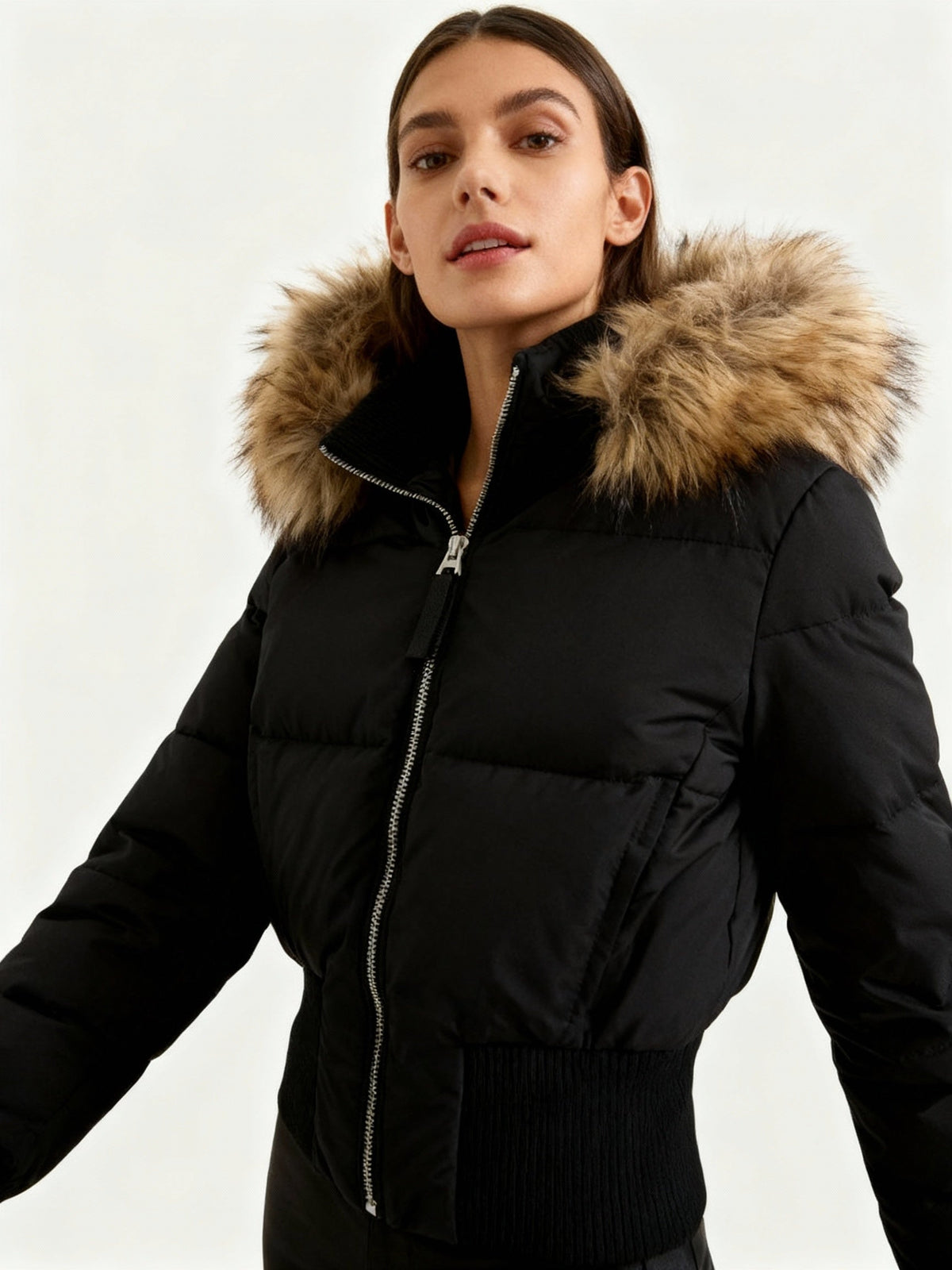 Chaqueta acolchada con capucha de pelo — Alma Sotelo
