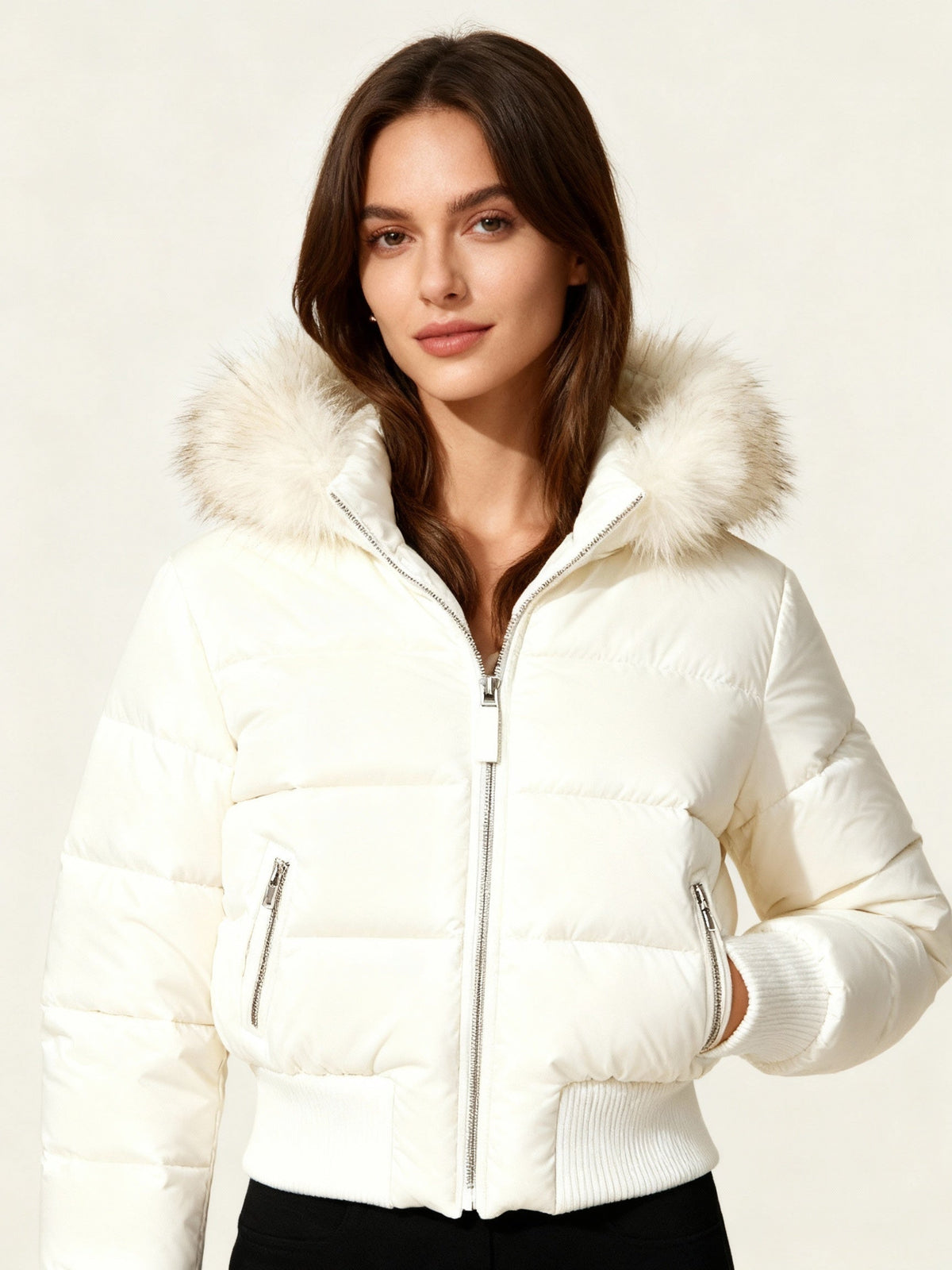 Chaqueta acolchada con capucha de pelo — Alma Sotelo