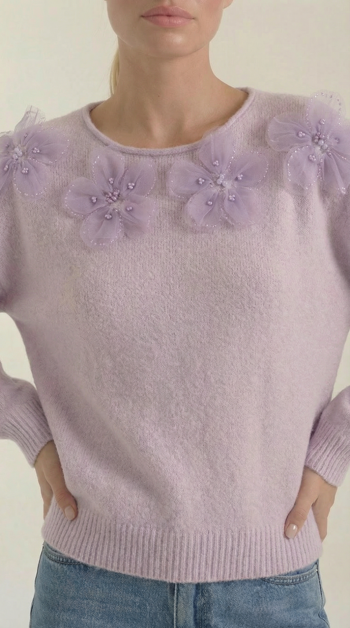Alexandra | Jersey con flores bordadas